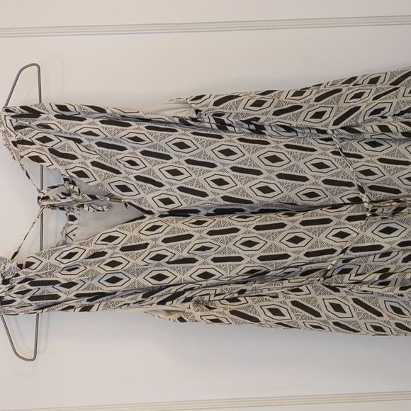 *3/$25 Banana Republic Blk/wht print summer sheath dress with tie backs - Picture 3 of 6
